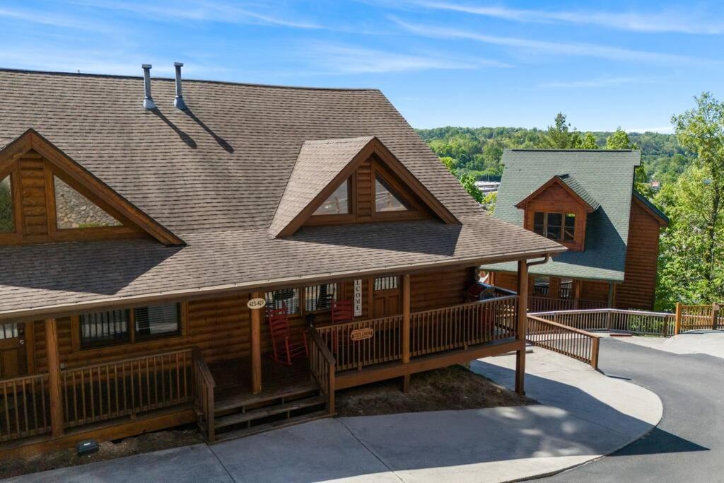 Cozy Cabin In The Smokies!!! Fully Furnished And Complete With Community Indoor And Outdoor Pools And Spas, Game And Fitness Rooms As Well As A Private Hot Tub Пиджен-Фордж Экстерьер фото